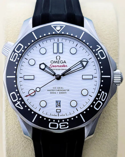No Reserve - 2022 Omega Seamaster Diver 300M 42MM White Dial Rubber Strap (210.30.42.20.04.001)