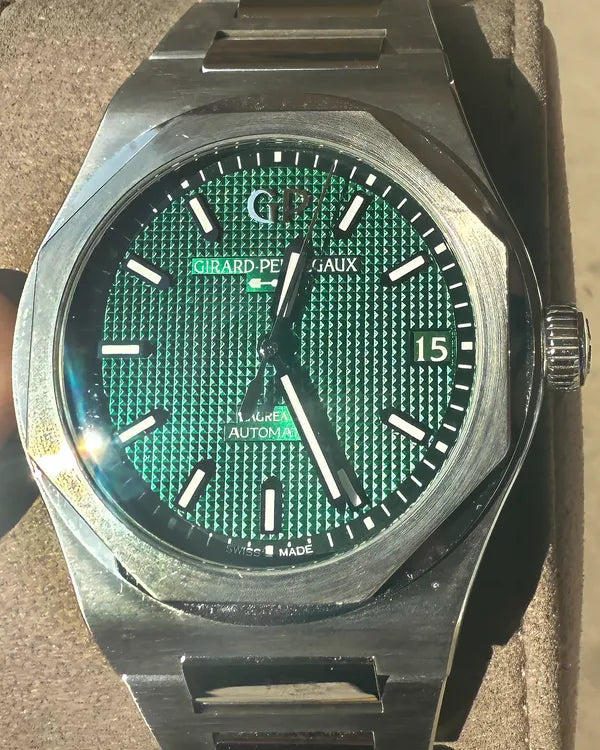 2022 Girard Perregaux Laureato 42MM Green Dial Steel Bracelet (81010.11.3153.1CM)
