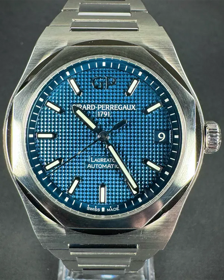 2023 Girard Perregaux Laureato 42MM Blue Dial Steel Bracelet (81010-11-431-11A)