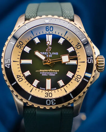 Breitling Superocean 42MM Green Dial Rubber Strap (N17375201L1S1)
