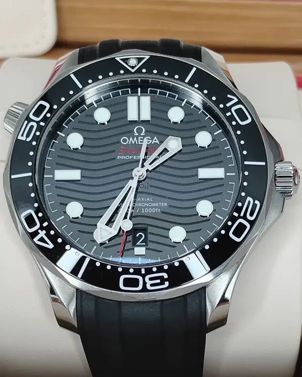 2021 Omega Seamaster Diver 300M 42MM Black Dial Rubber Strap (210.32.42.20.01.001)