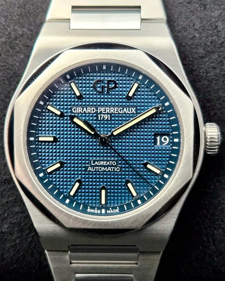 2024 Girard Perregaux Laureato 42MM Blue Dial Steel Bracelet (81010-11-431-11A)