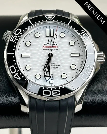 No Reserve - 2020 Omega Seamaster Diver 300M 42MM White Dial Rubber Strap (210.32.42.20.04.001)