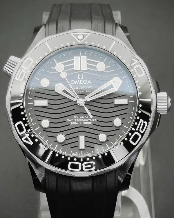 2021 Omega Seamaster Diver 300M 43.5MM Black Dial Rubber Strap (210.92.44.20.01.001)