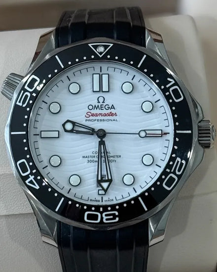 2021 Omega Seamaster Diver 300M 42MM White Dial Rubber Strap (210.30.42.20.04.001)