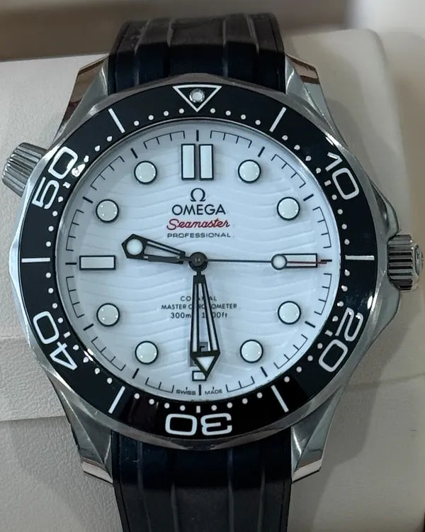 Omega Seamaster Diver 300M 42MM White Dial Rubber Strap (210.30.42.20.04.001)