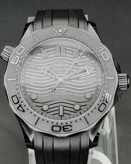 2022 Omega Seamaster Diver 300M "Black Black" 43.5MM Black Dial Rubber Strap (210.92.44.20.01.003)