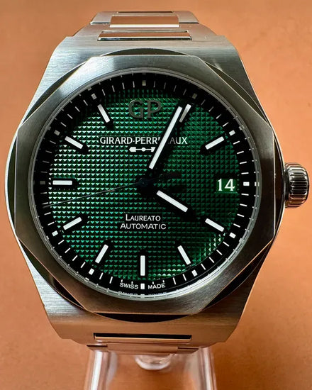 2023 Girard Perregaux Laureato 42MM Green Dial Steel Bracelet (81010.11.3153.1CM)