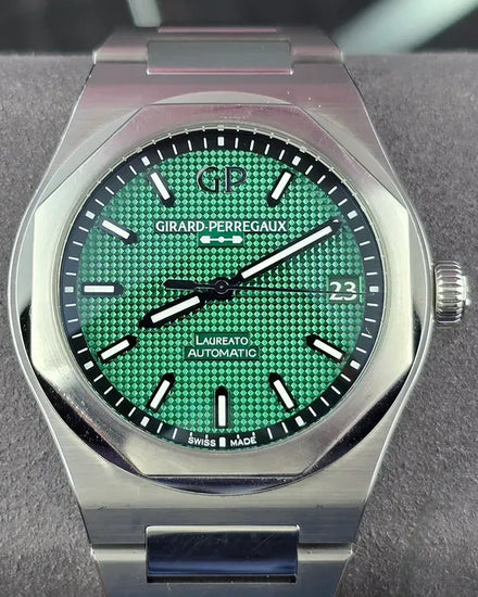 Girard Perregaux Laureato 42MM Green Dial Steel Bracelet (81010-11-3153-1CM)