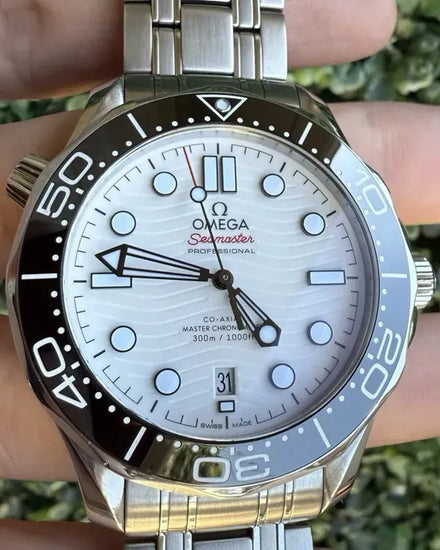 2022 Omega Seamaster Diver 300M 42MM White Dial Textile Strap (210.30.42.20.04.001)