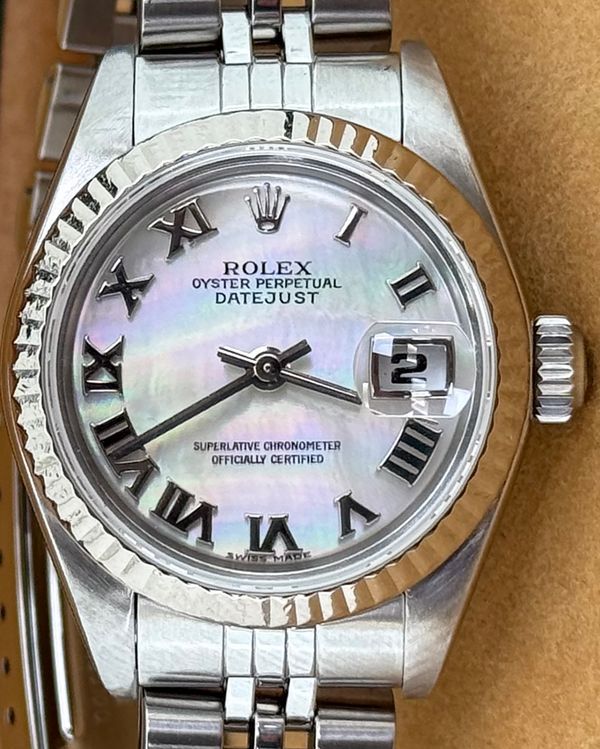 2002 (Y Serial) Rolex Lady-Datejust 26MM Mother of Pearl Dial Jubilee Bracelet (79174)