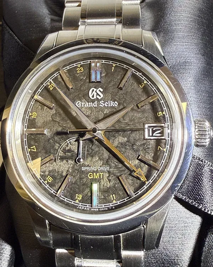 2022 Grand Seiko Elegance GMT "Seasons Kanro" 40.2MM Black Dial Steel Bracelet (SBGE271G)