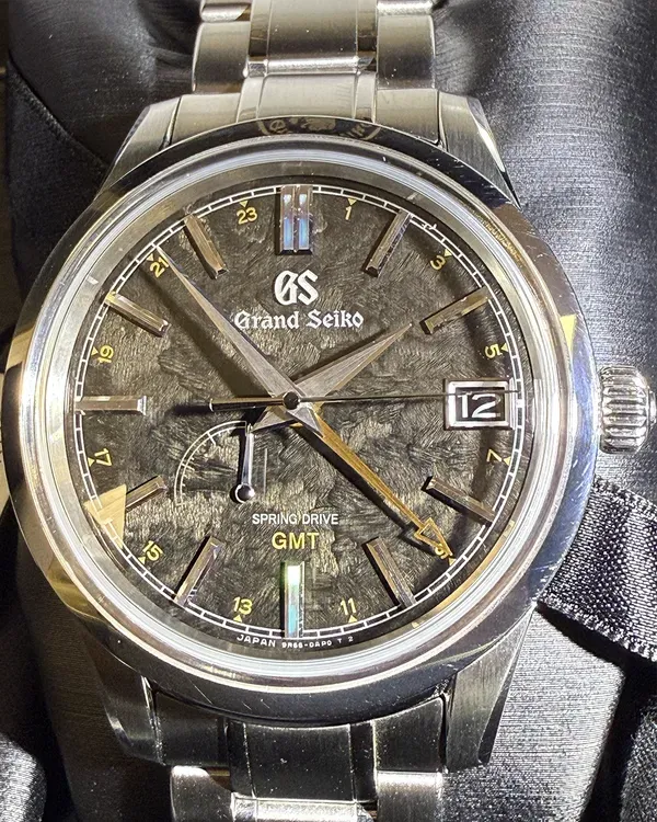 2022 Grand Seiko Elegance GMT "Seasons Kanro" 40.2MM Black Dial Steel Bracelet (SBGE271G)