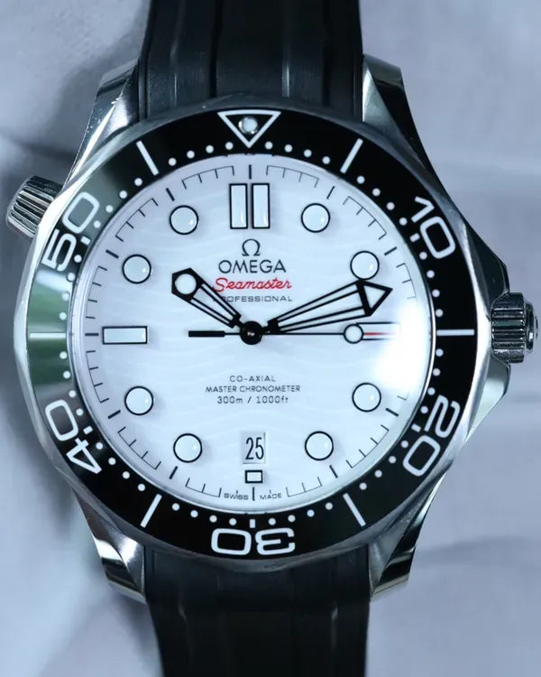 2025 Omega Seamaster Diver 300M 42MM White Dial Rubber Strap (210.32.42.20.04.001)