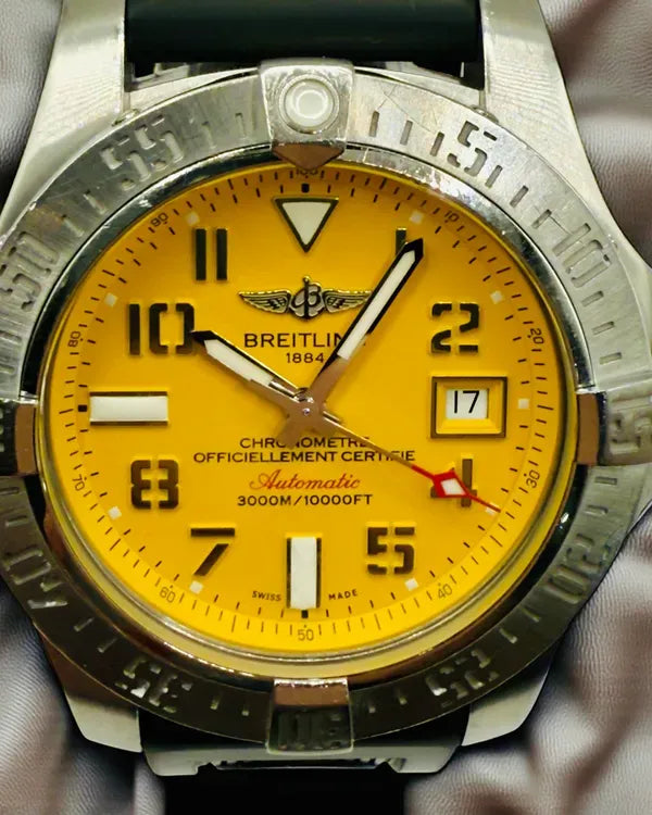Breitling Avenger (A17331)