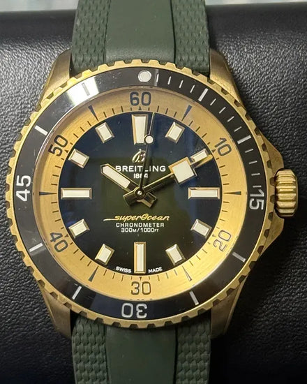 Breitling Superocean 42MM Green Dial Rubber Strap (N17375201L1S1)