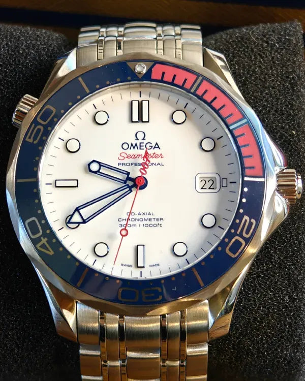 Omega Seamaster Diver 300M "Bond 007 Commander's Watch" L.E. 41MM White Dial Steel Bracelet (212.32.41.20.04.001)
