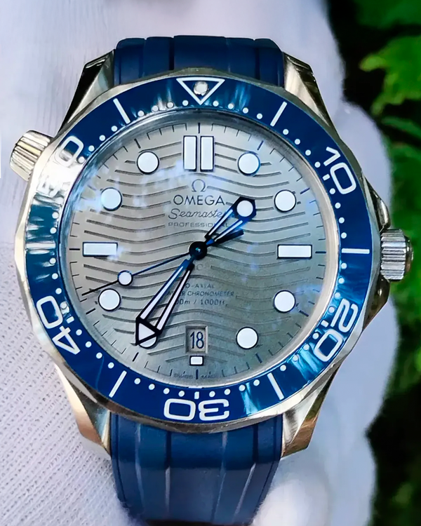 2023 Omega Seamaster Diver 300M 42MM Grey Dial Rubber Strap (210.32.42.20.06.001)