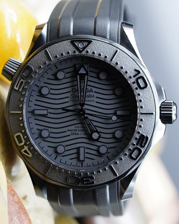 2022 Omega Seamaster Diver 300M "Black Black" 43.5MM Black Dial Rubber Strap (210.92.44.20.01.003)