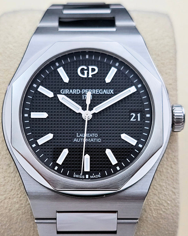 No Reserve - 2023 Girard Perregaux Laureato 42MM Black Dial Steel Bracelet (81010-11-634-11A)