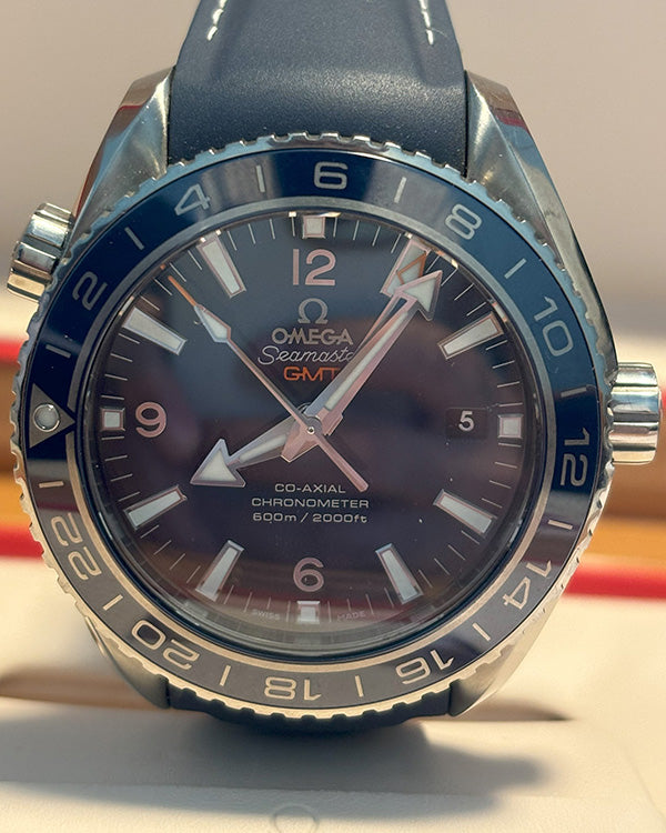 2020 Omega Seamaster Planet Ocean GMT 43.5MM Blue Dial Rubber Strap (232.92.44.22.03.001)