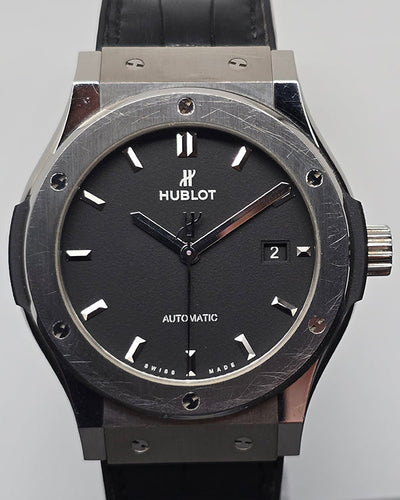 2018 Hublot Classic Fusion 42MM Black Dial Leather/Rubber Strap (542.NX.1171.LR)