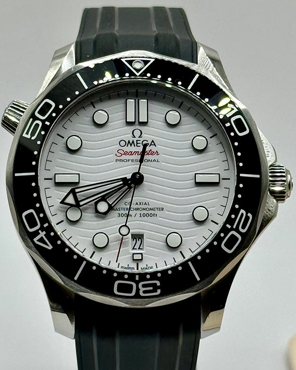 2022 Omega Seamaster Diver 300M 42MM White Dial Rubber Strap (210.32.42.20.04.001)