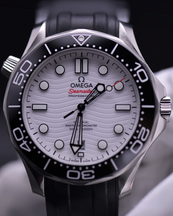 Omega Seamaster Diver 300M 42MM White Dial Rubber Strap (210.32.42.20.04.001)