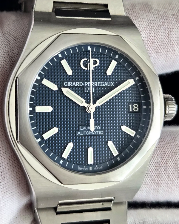 2022 Girard Perregaux Laureato 42MM Blue Dial Steel Bracelet (81010-11-431-11A)