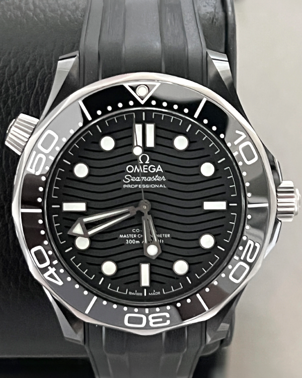 2019 Omega Seamaster Diver 300M 43.5MM Black Dial Rubber Strap (210.92.44.20.01.001)