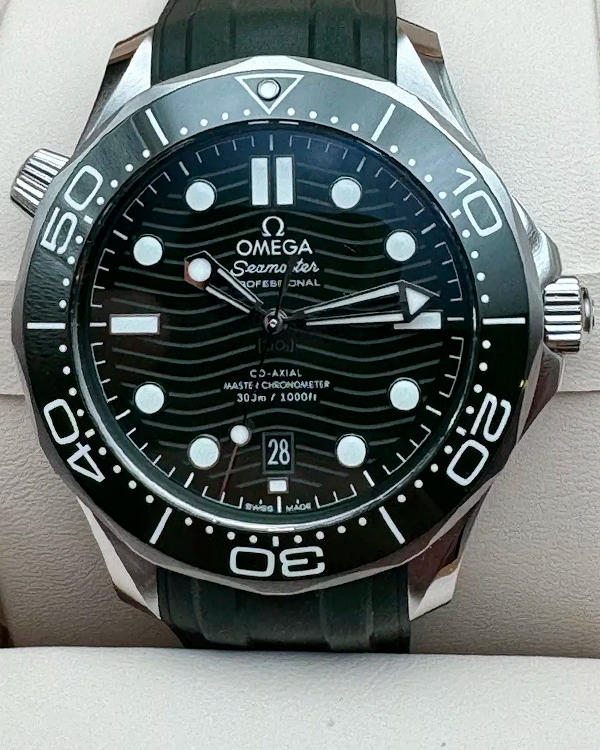 2022 Omega Seamaster Diver 300M "Seaweed" 42MM Green Dial Rubber Strap (210.32.42.20.10.001)