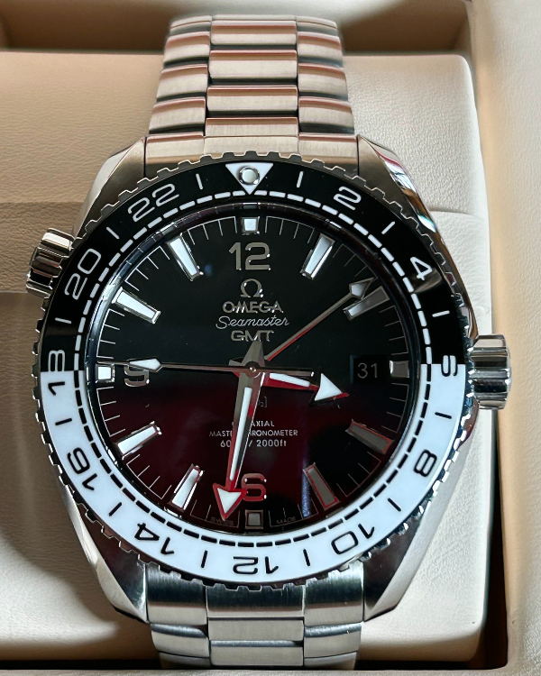 No Reserve - 2021 Omega Seamaster Planet Ocean 600 M Co-Axial Master Chronometer GMT Oreo Bezel (215.30.44.22.01.001)