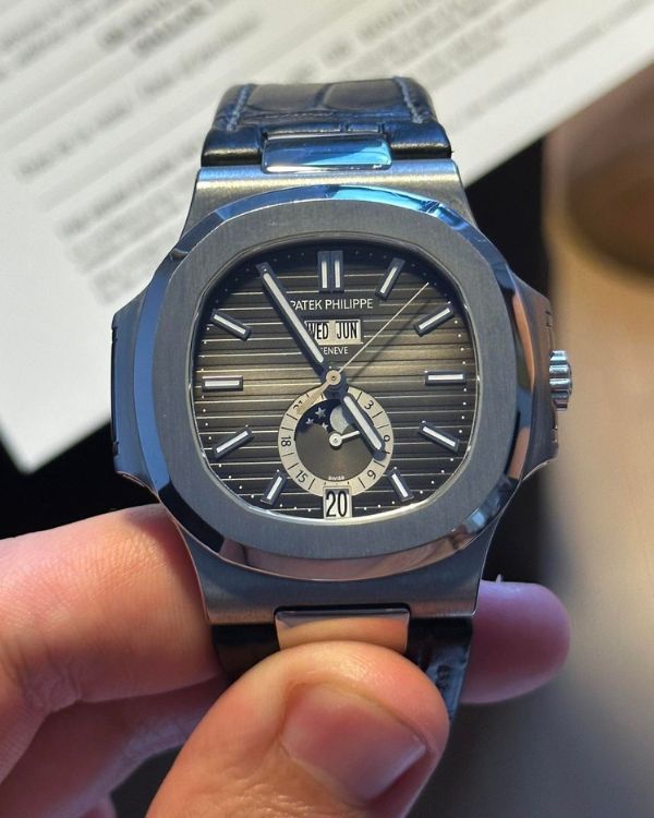 Patek Philippe Nautilus Black Dial (5726A-001)