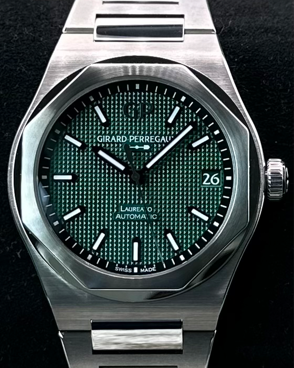 2023 Girard Perregaux Laureato Date Steel Green Dial (81010.11.3153.1CM)